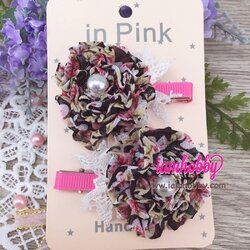 กิ๊บคู่สวยๆ กิ๊บติดผมดอกไม้ผ้าติดมุก ตกแแต่งโบว์ลูกไม้สีขาว (1 คู่)