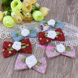 โบว์ริบบิ้นผ้าสไตล์ญี่ปุ่น ตกแต่งกุหลาบสีขาว (แพ็คละ 6 ชิ้น)