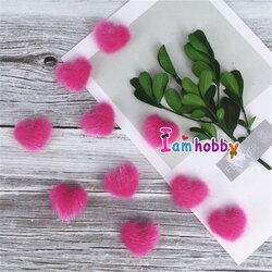 กระดุมปั๊มผ้ารูปหัวใจขนฟูๆสีชมพูเข้ม 17x15 มิล (แพ็คละ 20 ชิ้น)