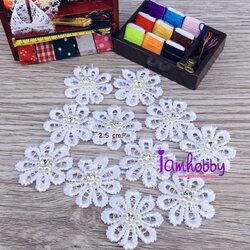 ดอกไม้ลูกไม้สีขาว 2.5 cm. ติดเพชร (เลือกแบบ)