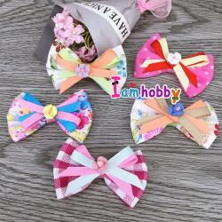 โบว์ผ้าสวยๆคละลาย ตกแต่งดอกไม้เซรามิค (แพ็คละ 6 คู่)