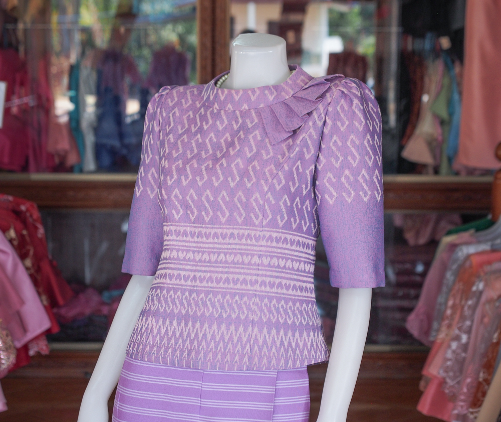 เสื้อผ้าฝ้ายทอลายขอ สีม่วง ไซส์ XL