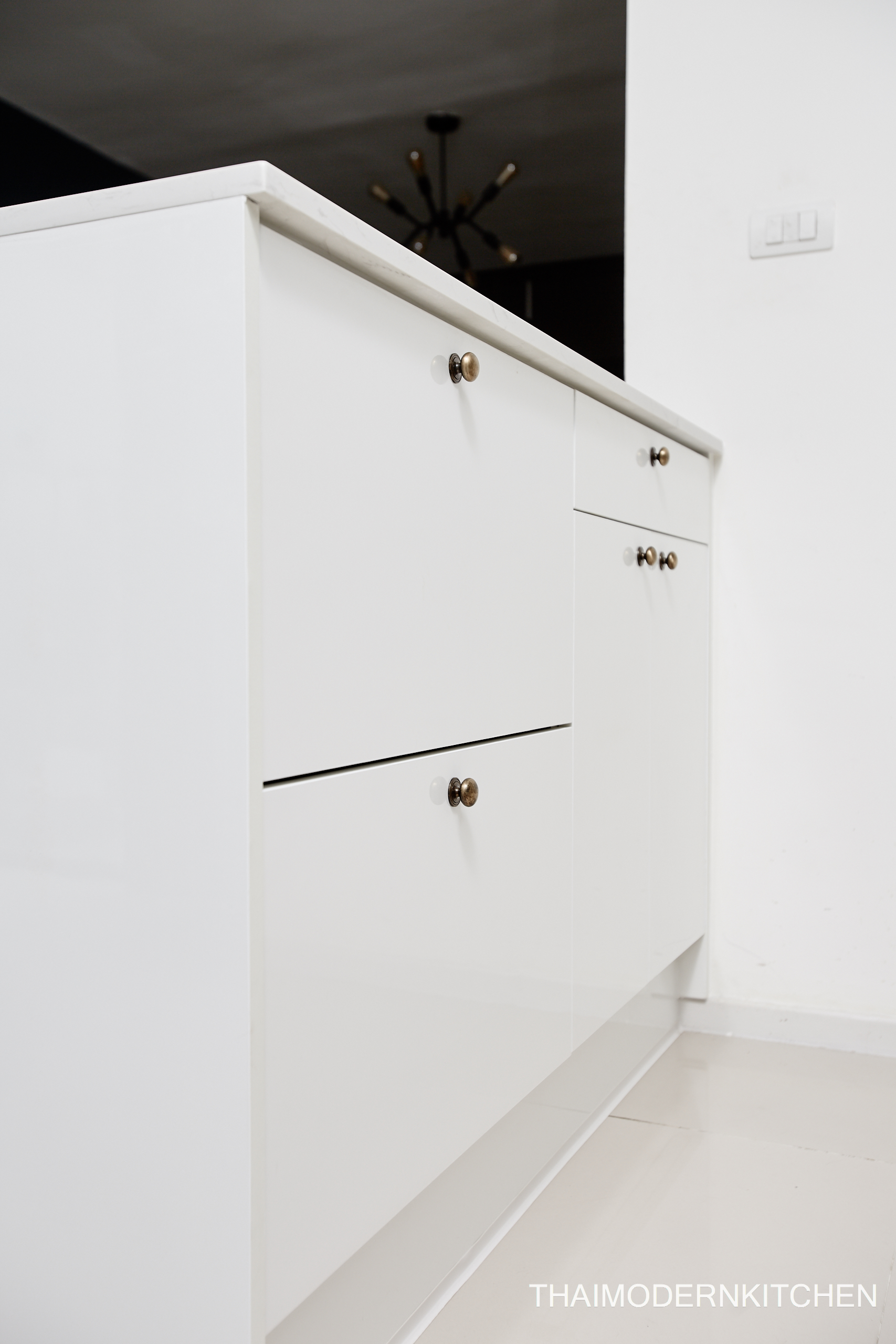 1.7×1.2 ตู้บน+ล่าง 0.9 ตู้เต็ม 0.9 ตู้บนเหนือตู้เย็น