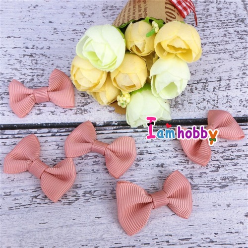 โบว์เล็กๆสีกะปิอ่อน ราคาถูก (แพ็คละ 20 ชิ้น)