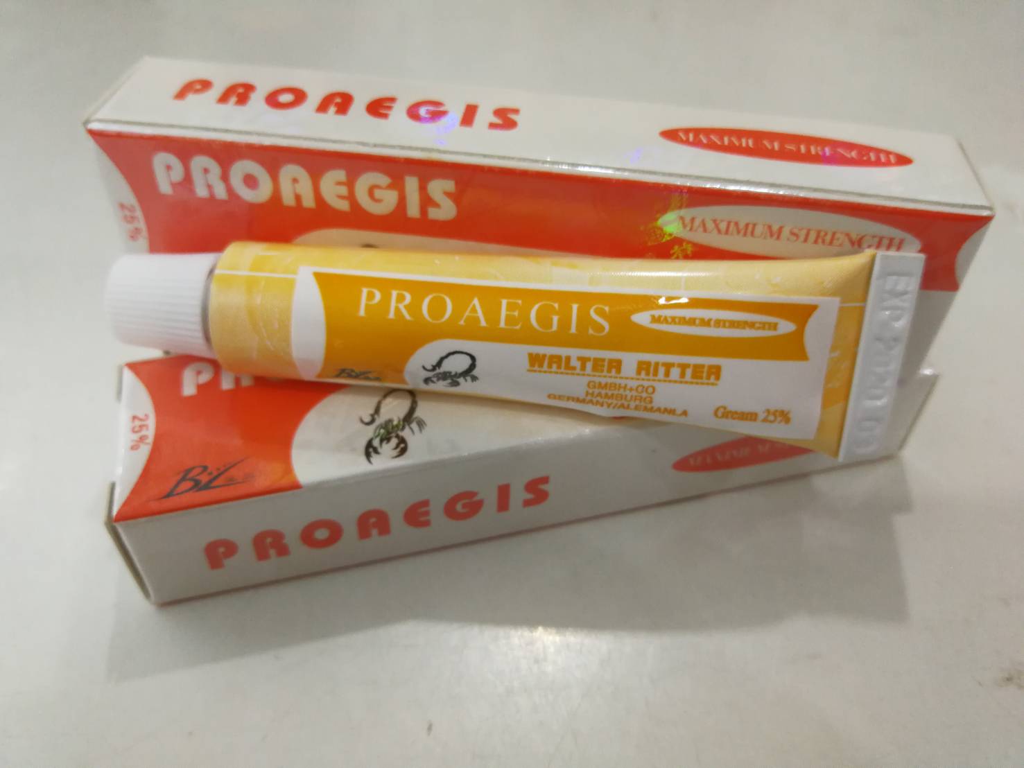 ตัวระงับเจ็บปวดแบบครีม ตราแมงป่อง 25%