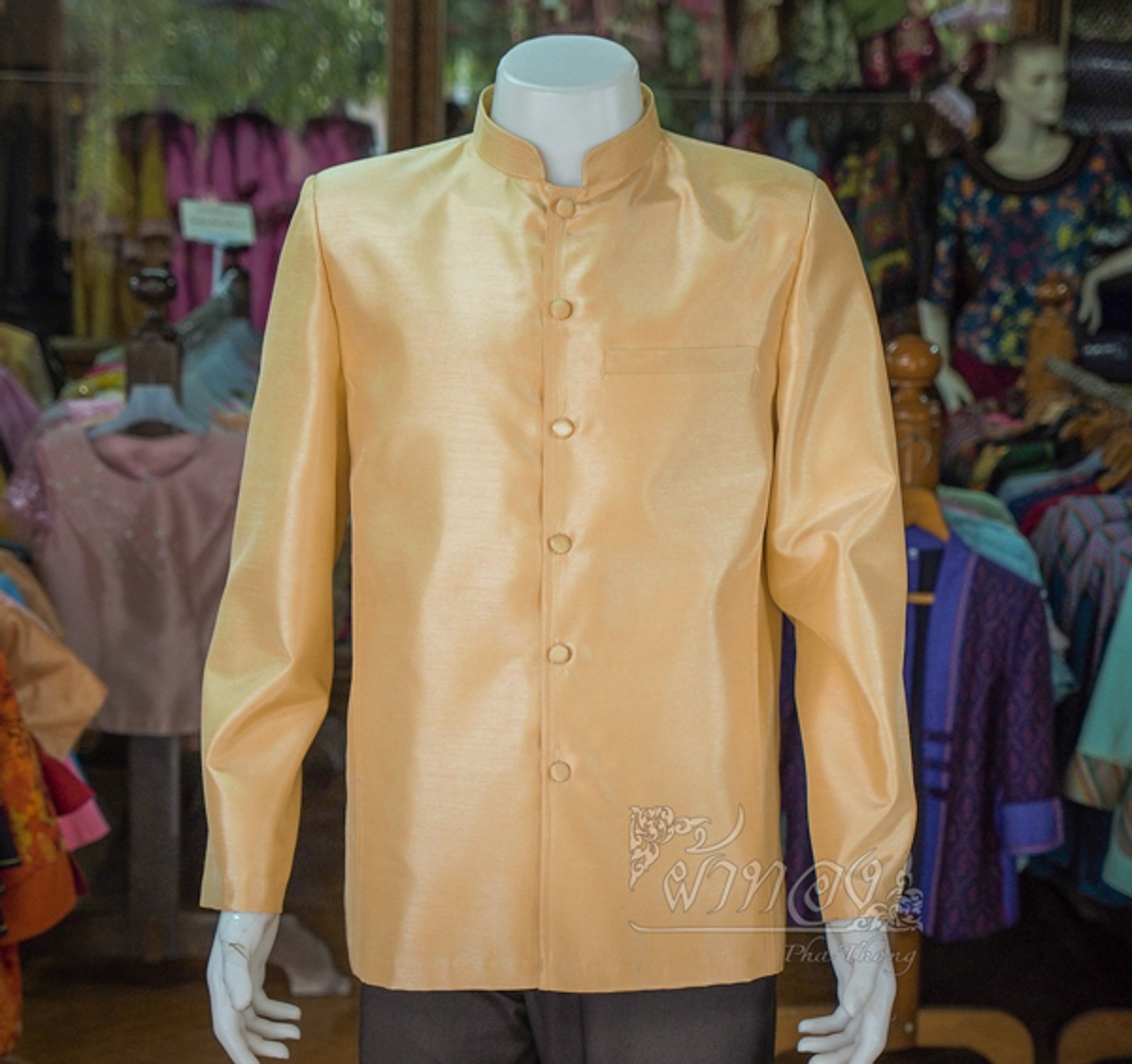 เสื้อผ้าไหมแพรทองคอพระราชทานแขนยาว สีทองอ่อน ไซส์ 3XL