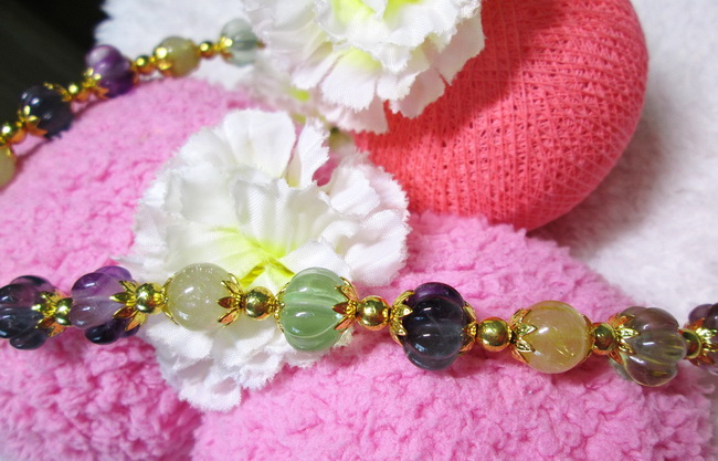 สร้อยคอหางช้างและหินสี