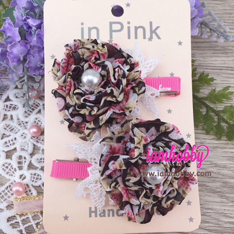 กิ๊บคู่สวยๆ กิ๊บติดผมดอกไม้ผ้าติดมุก ตกแแต่งโบว์ลูกไม้สีขาว (1 คู่)