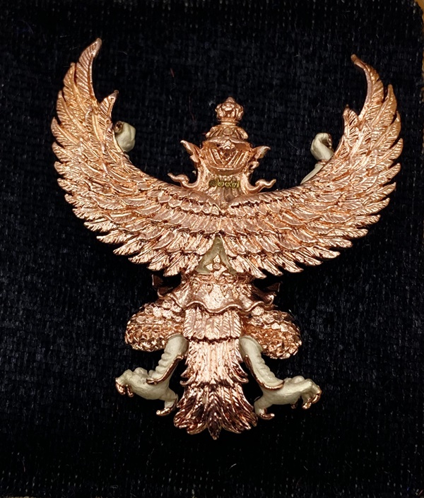 หลวงพ่อยอด วัดตะคร้อ มหาพญาครุฑ รุ่นยอดอริยทรัพย์ เนื้อสัมฤทธิ์ชุบ 2K(เงิน-พิงค์) KM014