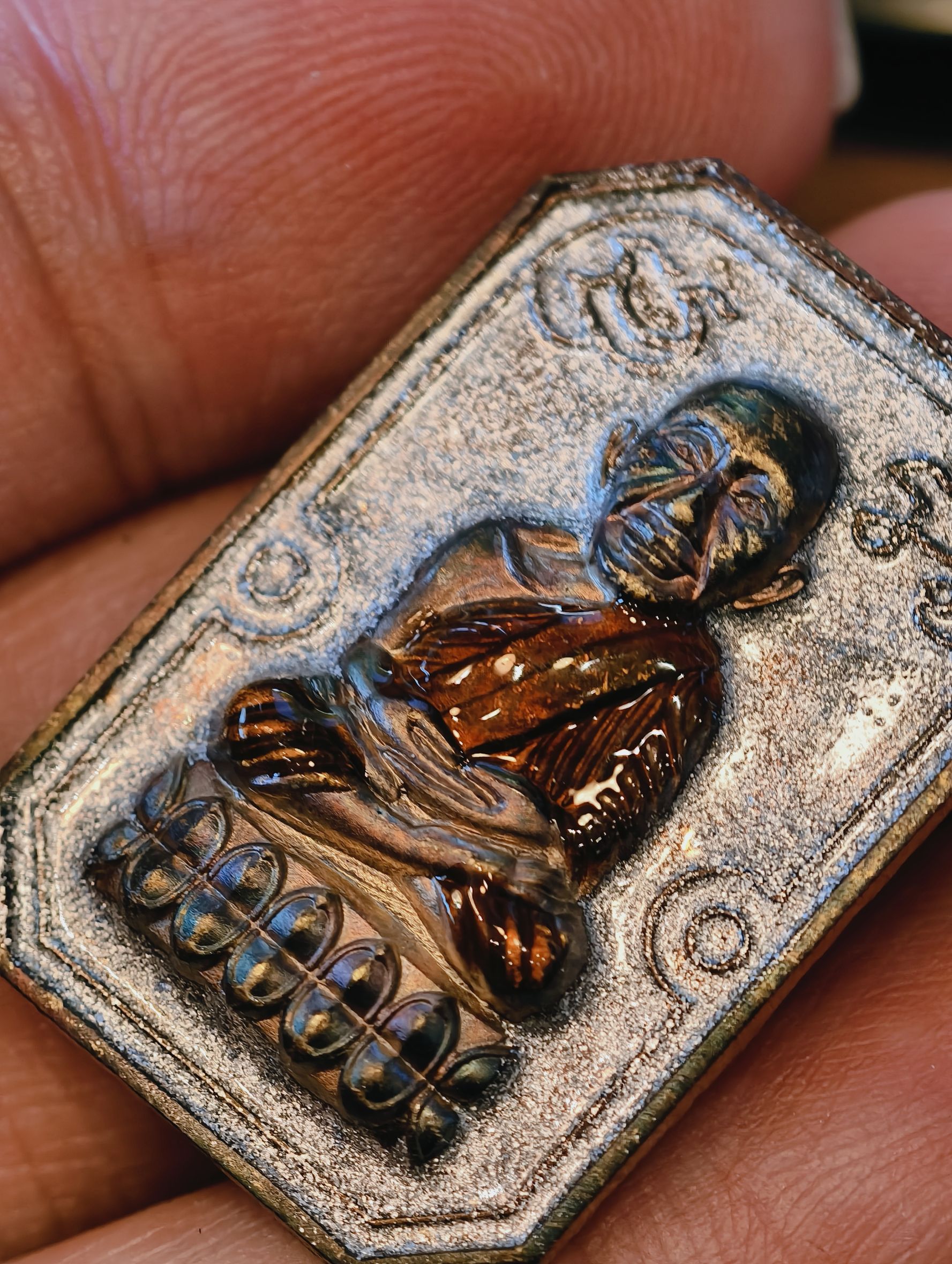 หลวงปู่ทวด หลวงปู่มหาศิลา วัดพระธาตุหมื่นหิน เหยียบน้ำทะเลจืด รุ่น เศรษฐี 168 KA 2827