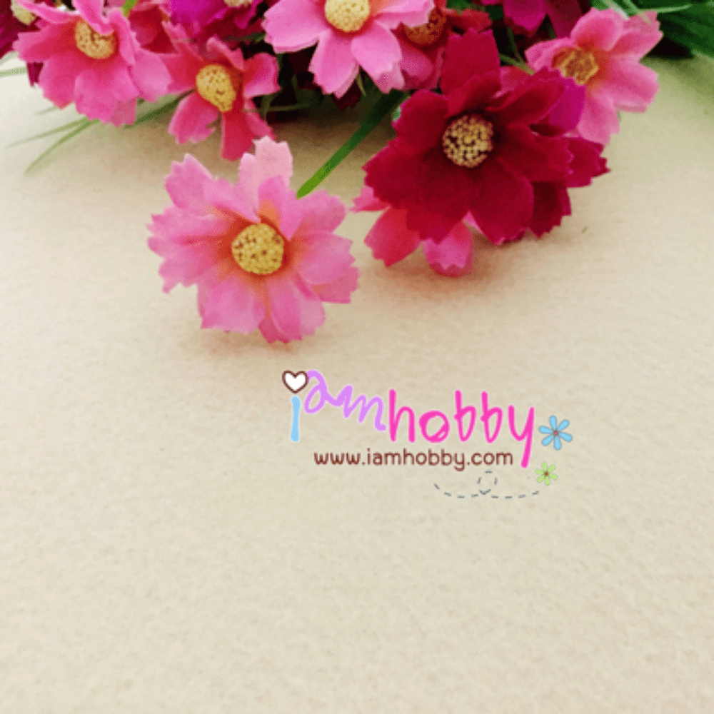 ผ้าสักหลาด สีพื้น แบบแข็ง หนา 1 มิล สีครีม