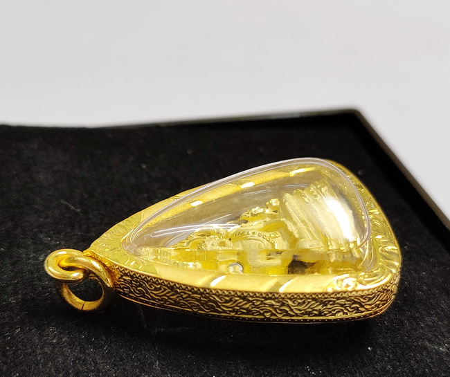 พระพุทธชินราชกรอบทองไมครอน