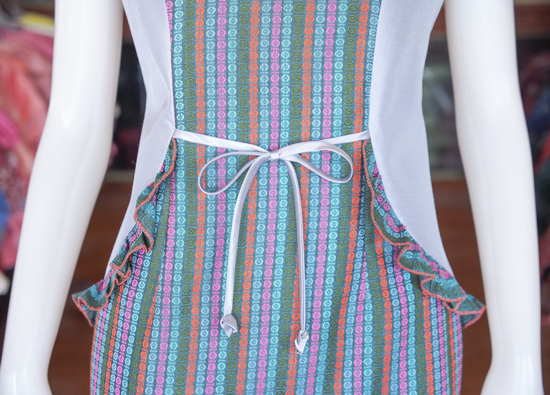 เดรสผ้าฝ้ายทอลายมุกสายรุ้ง สีเทาเงิน ไซส์ S