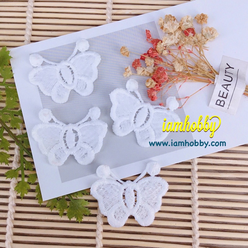 ผีเสื้อลูกไม้ ขนาด 4.2x3.5 cm. (20 ชิ้น)