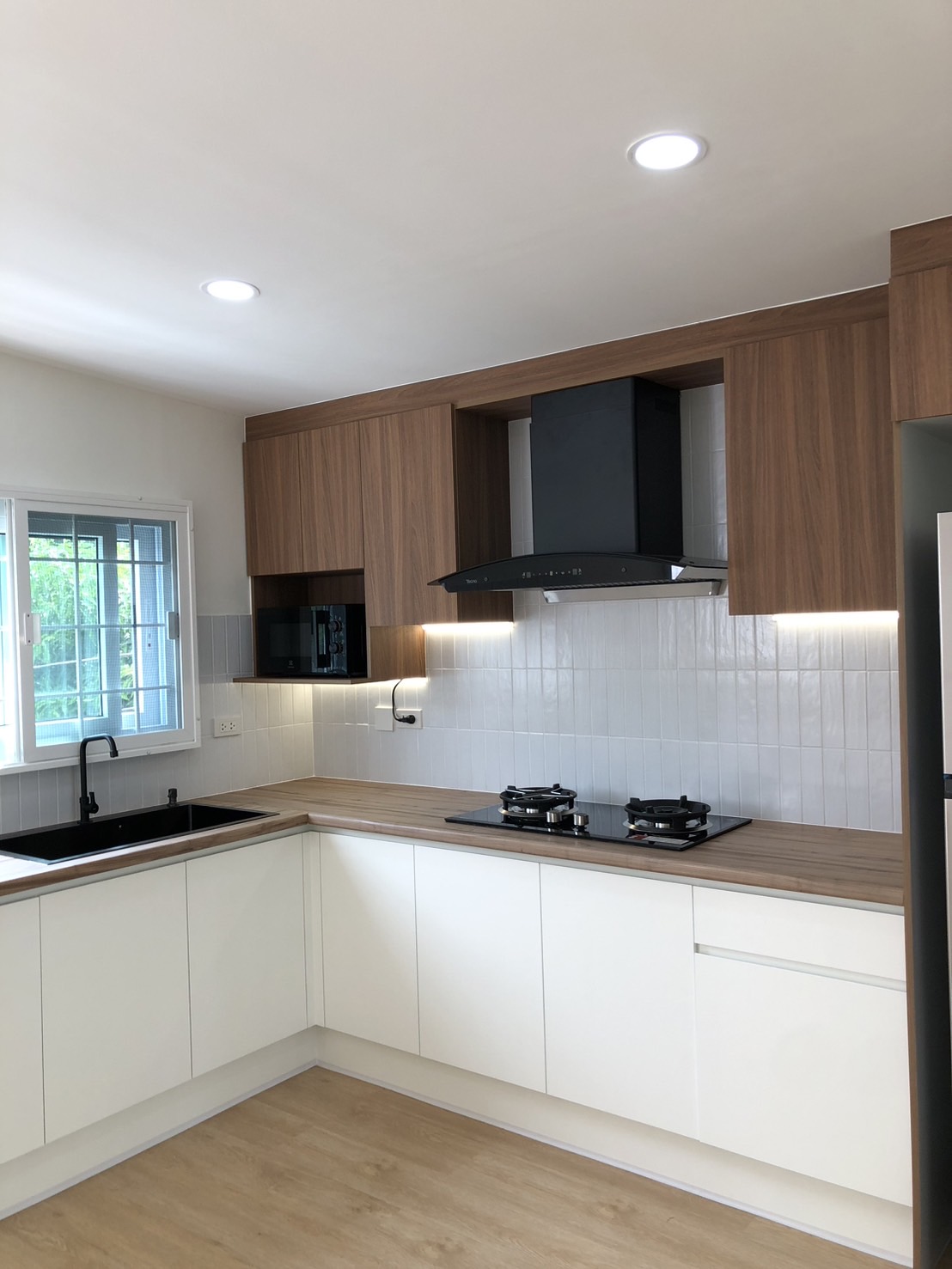 ครัวบิ้วอิน ราคา 98000- ครอบตู้เย็น