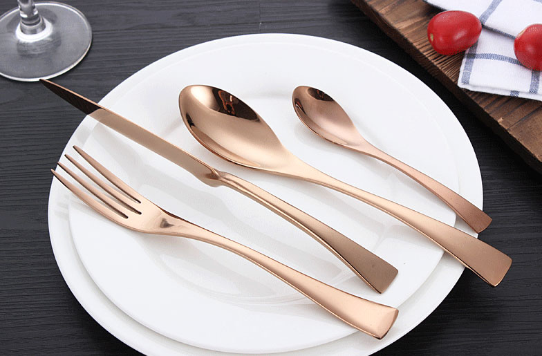 ชุด Dinner ช้อนส้อม สแตนเลส อย่างดี สี Rose Gold รูปแบบ European Style