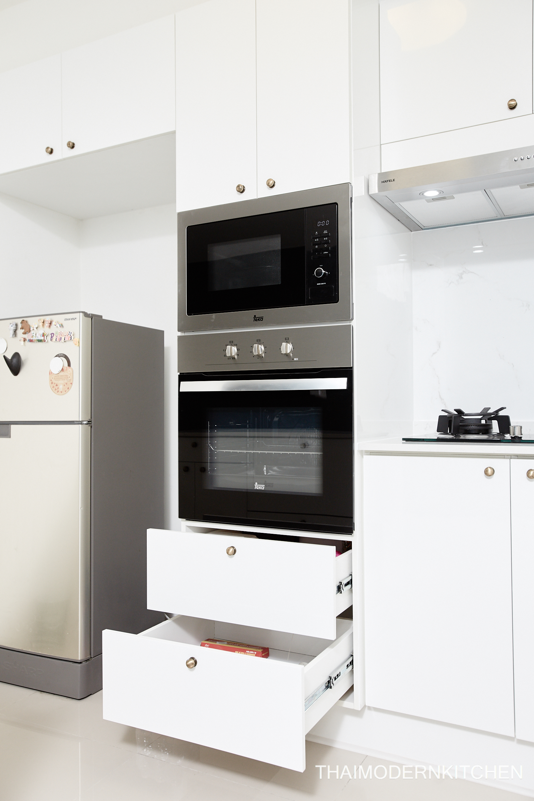 1.7×1.2 ตู้บน+ล่าง 0.9 ตู้เต็ม 0.9 ตู้บนเหนือตู้เย็น