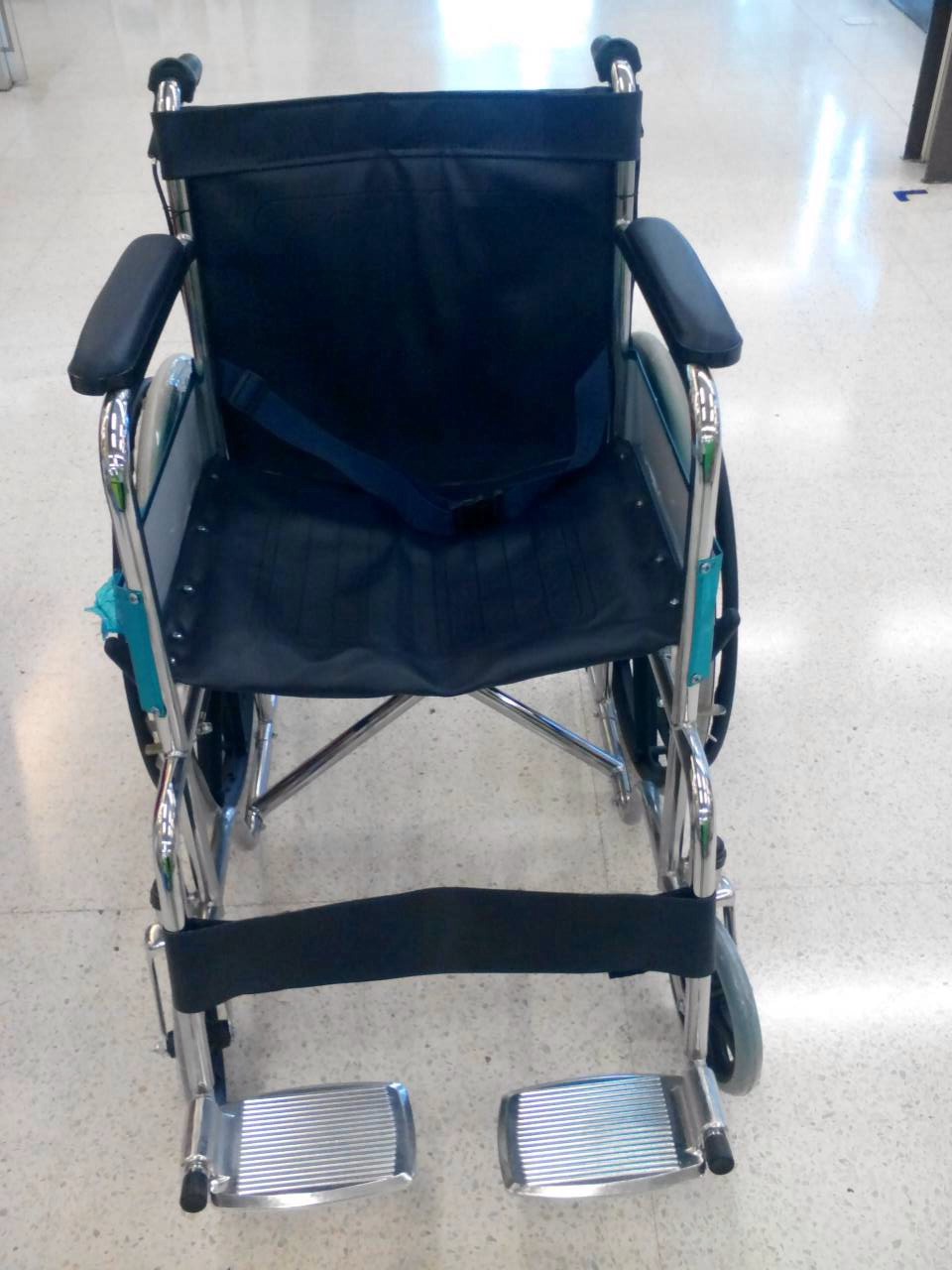 K003-CA809B รถเข็นผู้ป่วย เหล็กชุบโครเมี่ยม ล้อแมกซ์ เบาะหนัง มีเบรคมือ มีเข็มขัด (ส่งฟรี)
