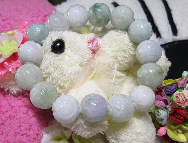 สร้อยข้อมือหยกแกะสลัก