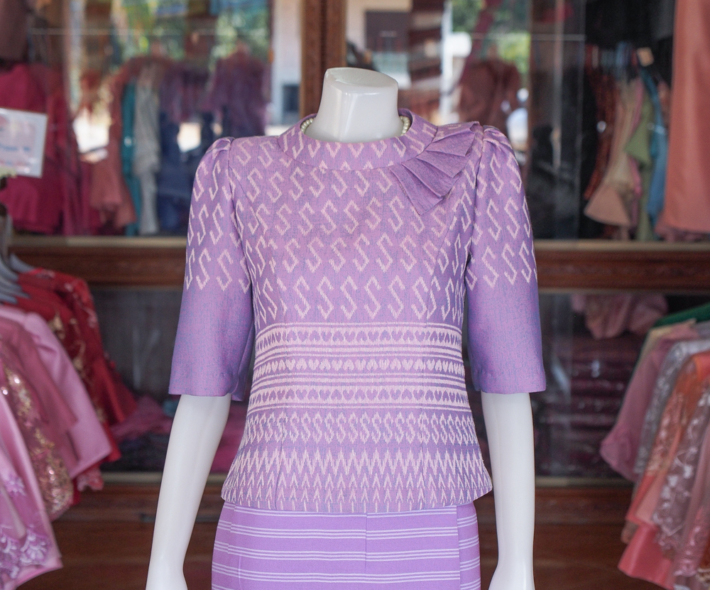 เสื้อผ้าฝ้ายทอลายขอ สีม่วง ไซส์ L