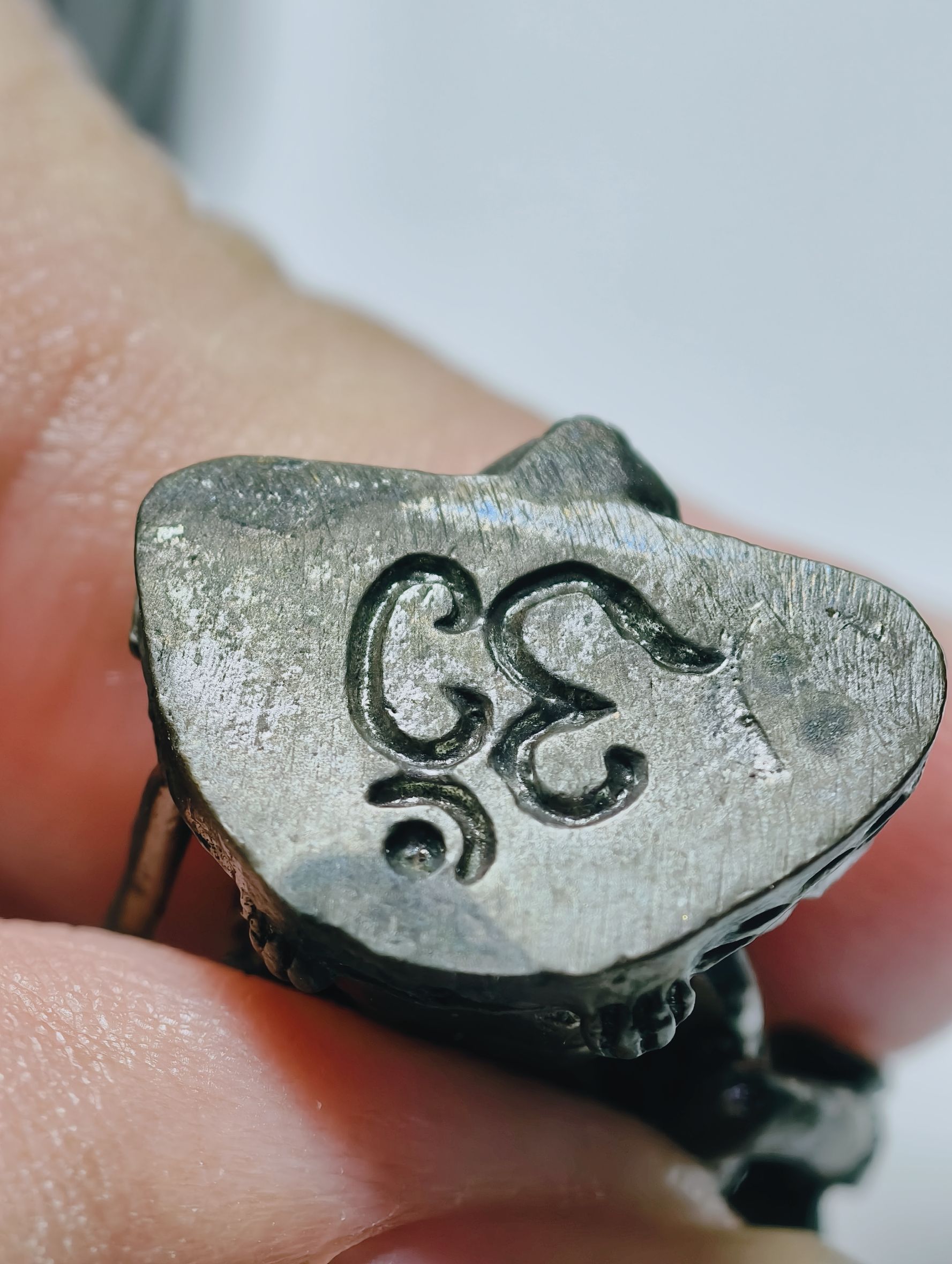 หลวงปู่หงษ์ วัดเพชรบุรี อ.ปราสาท จ.สุรินทร์ พระศิวะลอยองค์ (KA9655)