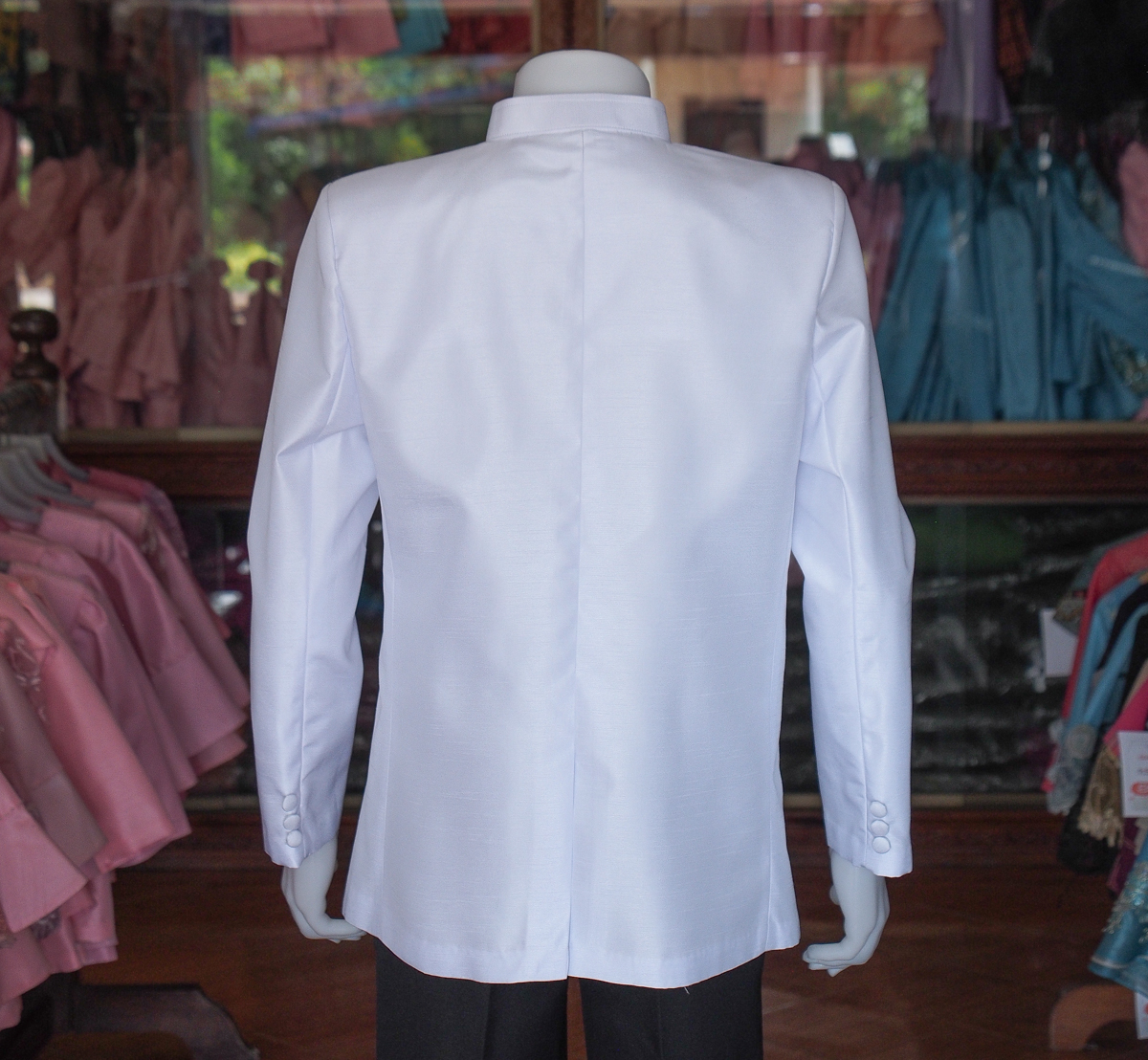 เสื้อผ้าไหมแพรทองคอพระราชทานแขนยาว สีขาวโอโม่ ไซส์ M