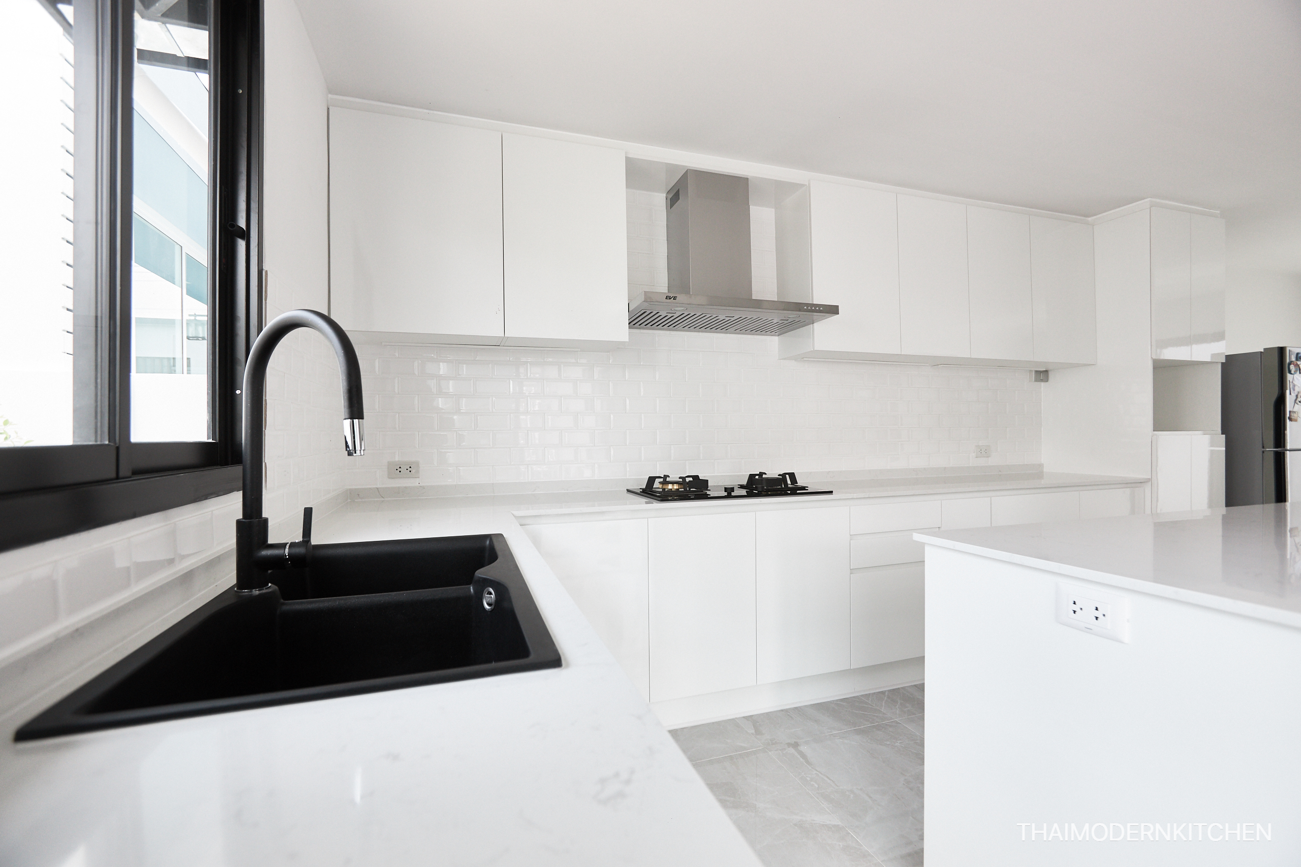 ครัวบิ้วอิน บ้านคุณ โสจิรัต 3+3.3 ตู้ล่าง 4.5 ตู้บน (เว้นติด hood) 1.8 island