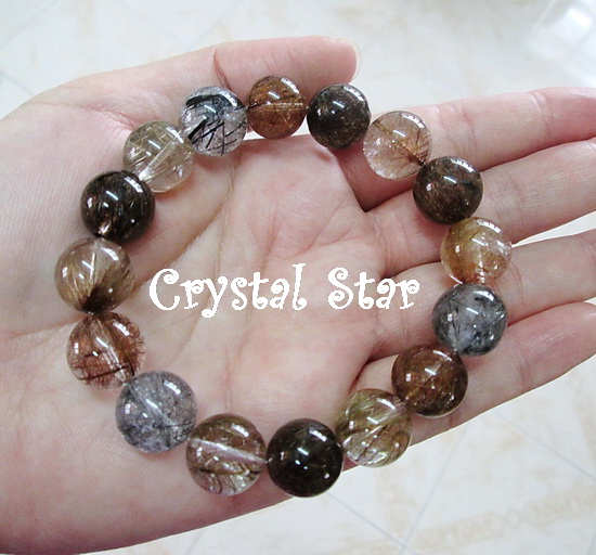 สร้อยข้อมือไหมห้าสี