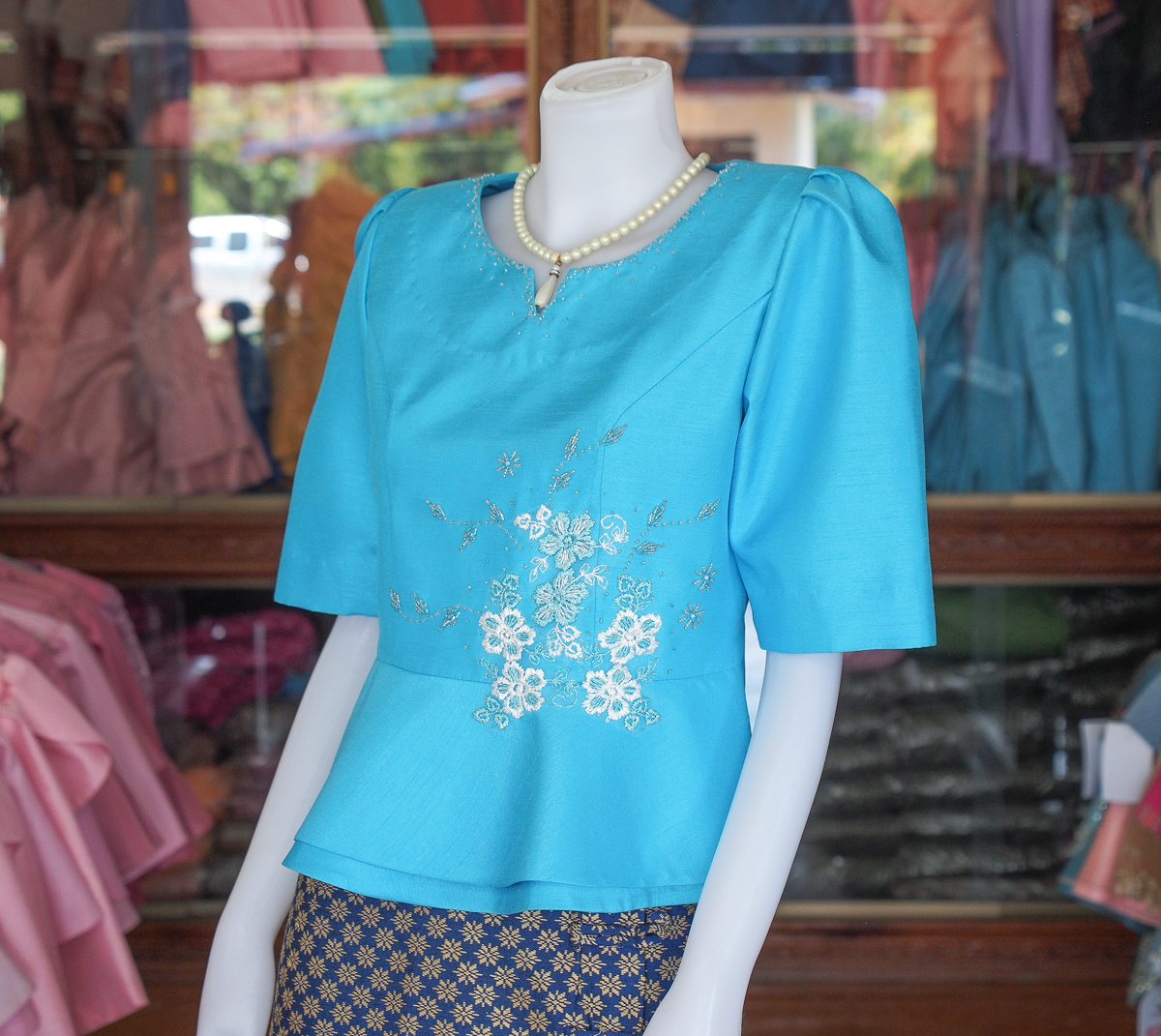 เสื้อผ้าไหมแพรทอง แต่งลูกไม้ สีฟ้า ไซส์ 4XL