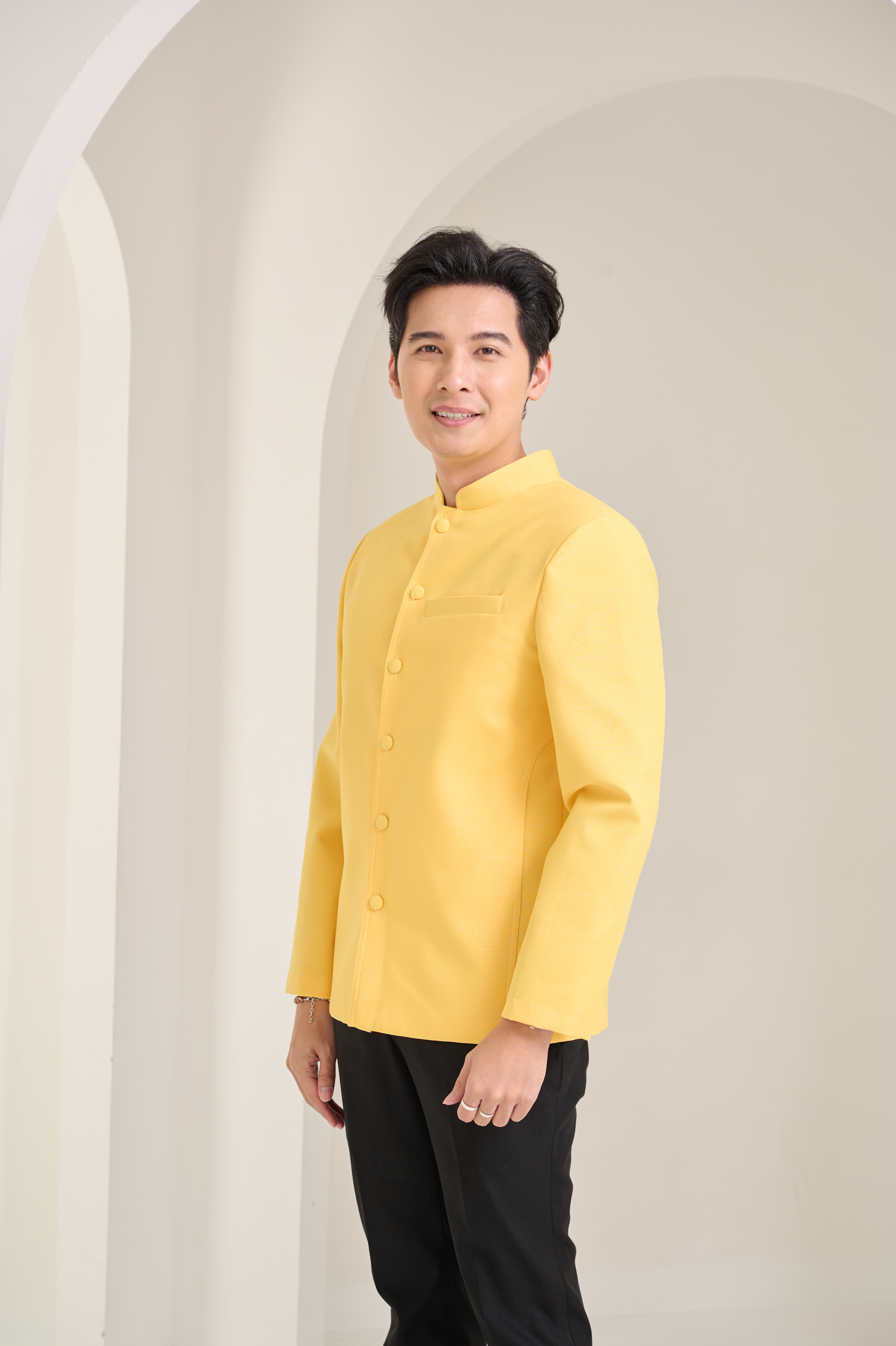 เสื้อผ้าฝ้ายแพรเงิน คอพระราชทานแขนยาว สีเหลือง ไซส์ 4XL