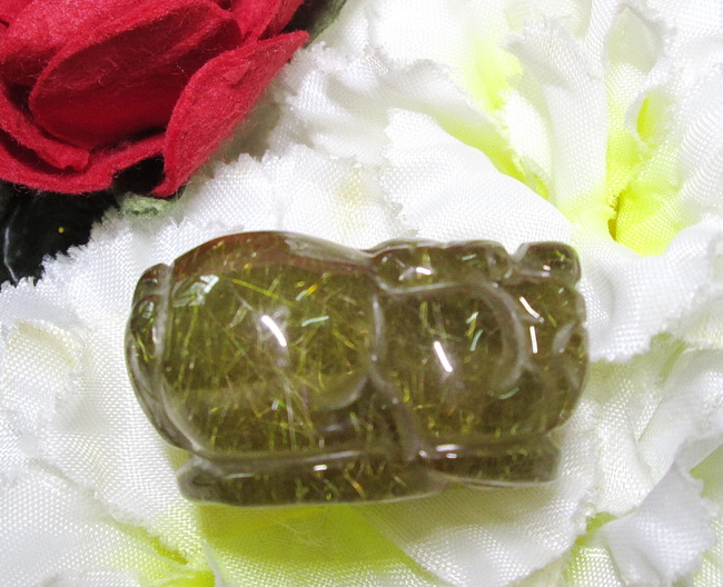 ปี่เซี๊ยะแกะสลักจากไหมทอง