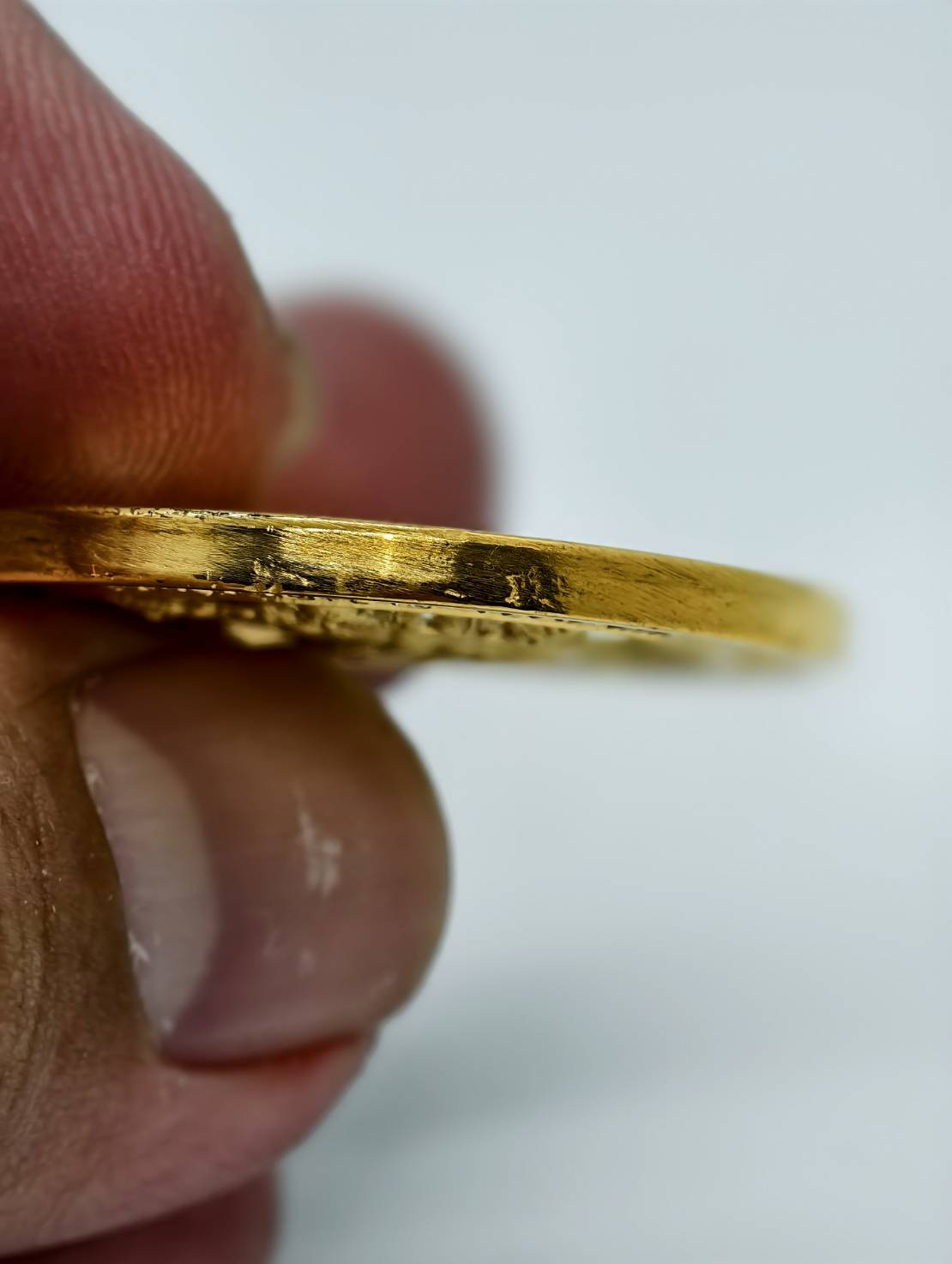 หลวงพ่อวัดไร่ขิง พระอารามหลวง รุ่น มหามงคล เนื้อกะไหล่ทองพ่นทราย ปี พ.ศ.๒๕๕๐ AC1355