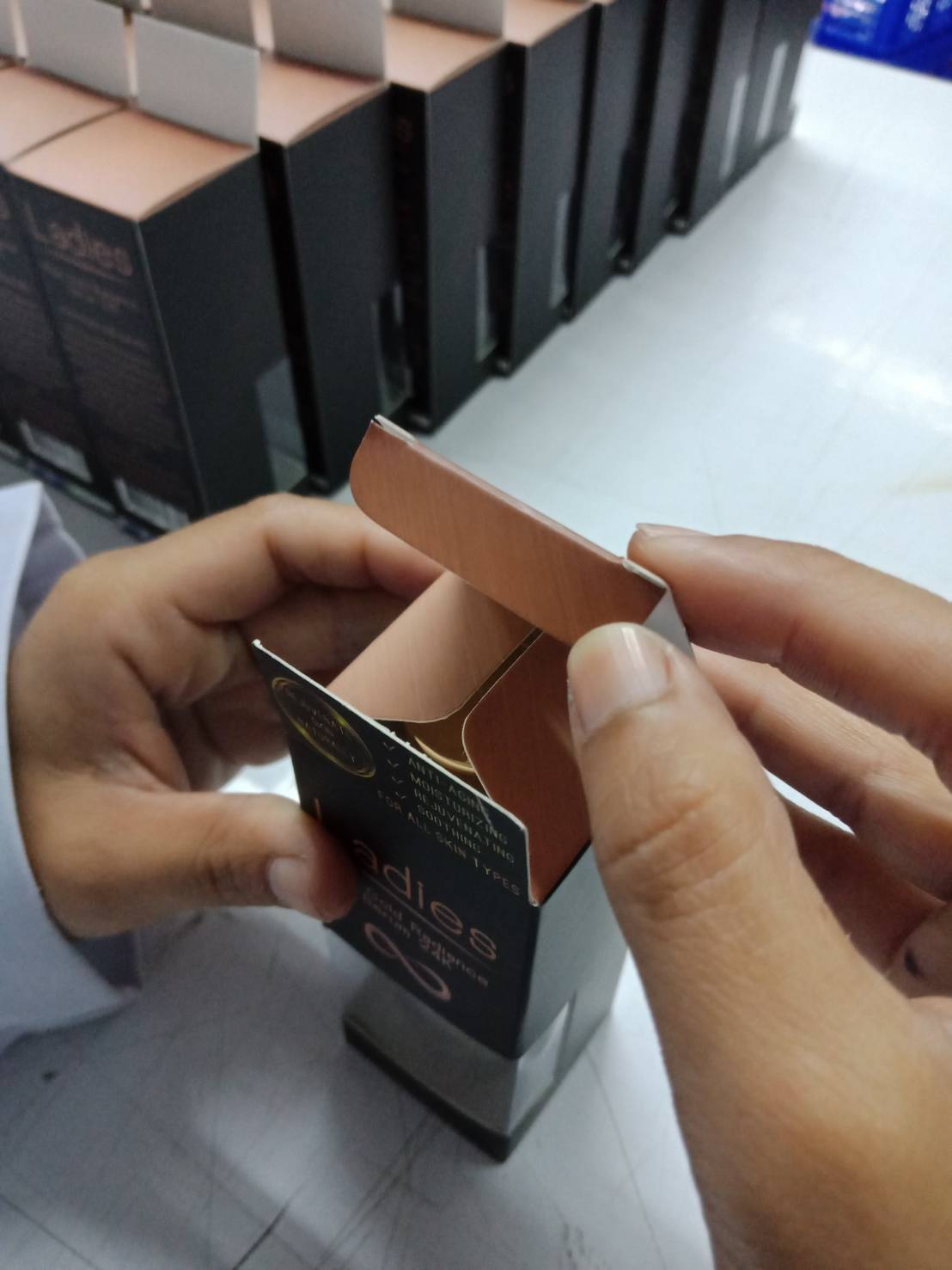 Ladies Aloe Gold Radiance Serum เซรั่มว่านหางจระเข้เข้มข้นผสมทองคำ 24K