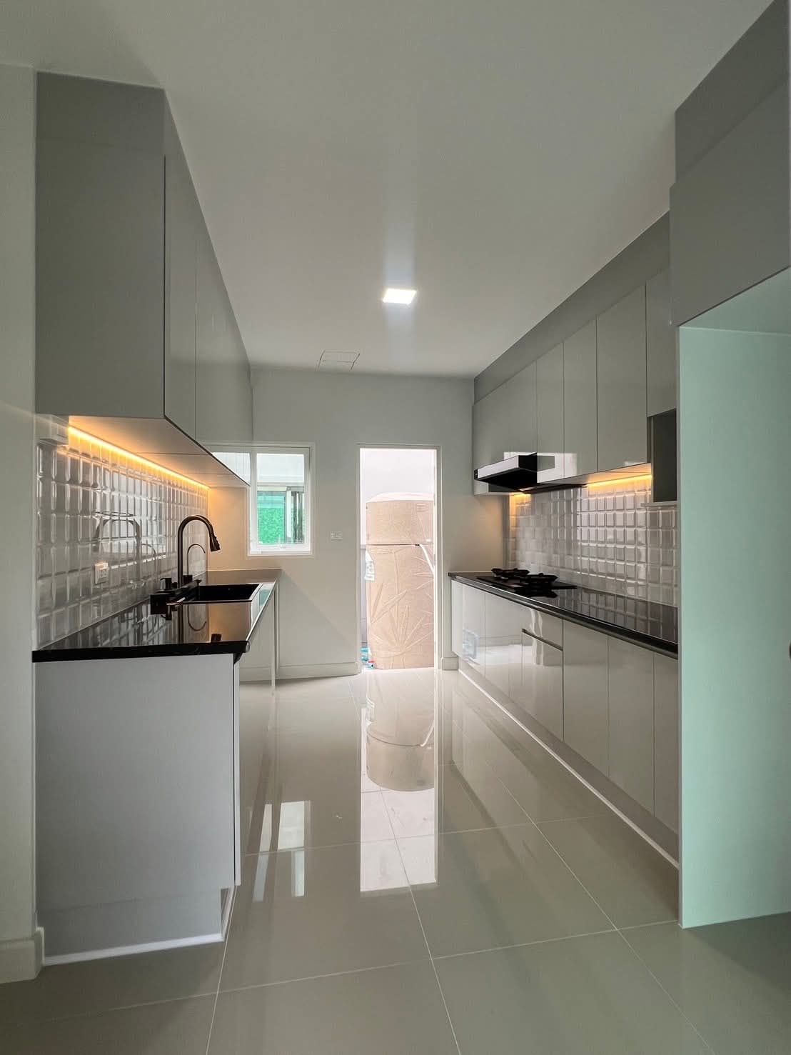 #ครัวบิ้วอิน 4.1+2.8 ตู้บนล่าง +กล่องตู้เย็น