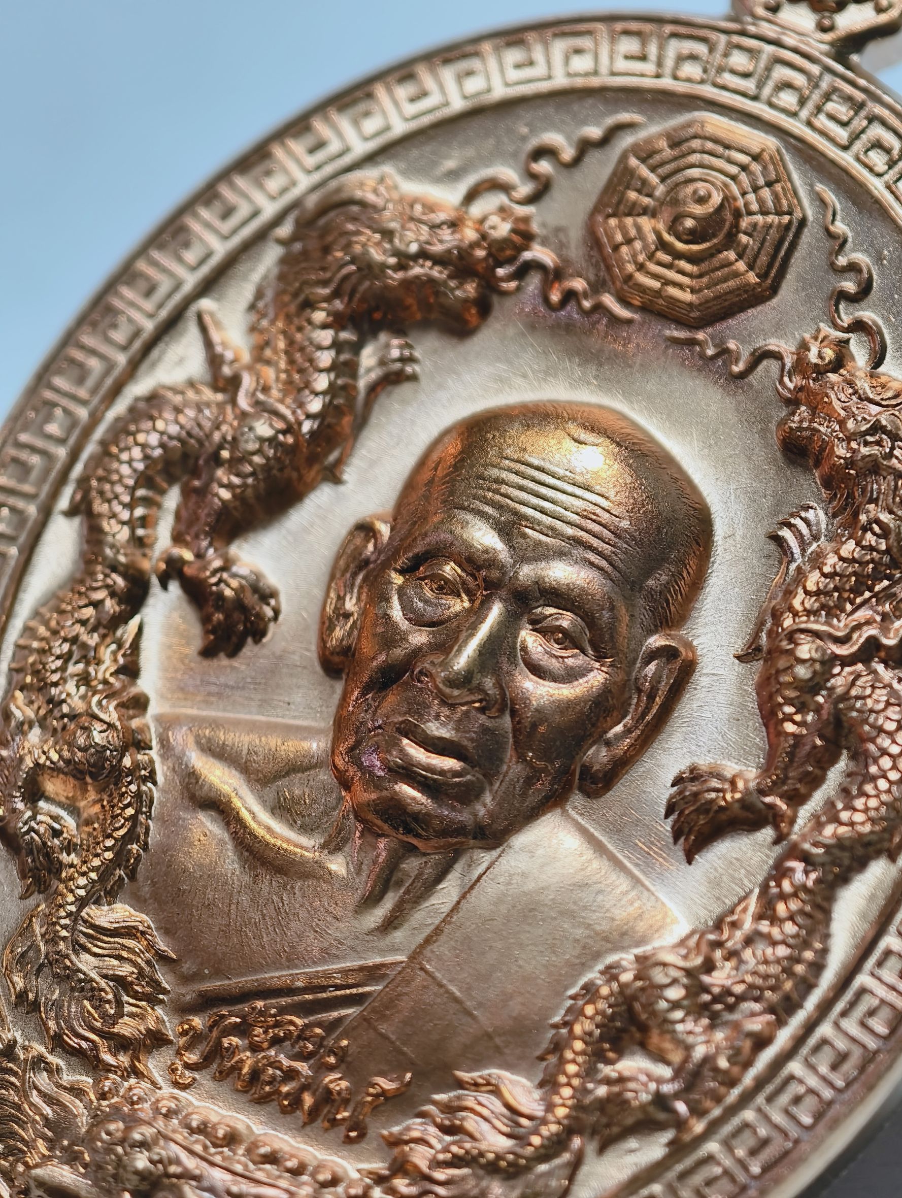 หลวงพ่อพัฒน์ วัดห้วยด้าน นครสวรรค์ รุ่น รวยมหาเฮง ยกหน้ากากหลัง (AC3573)