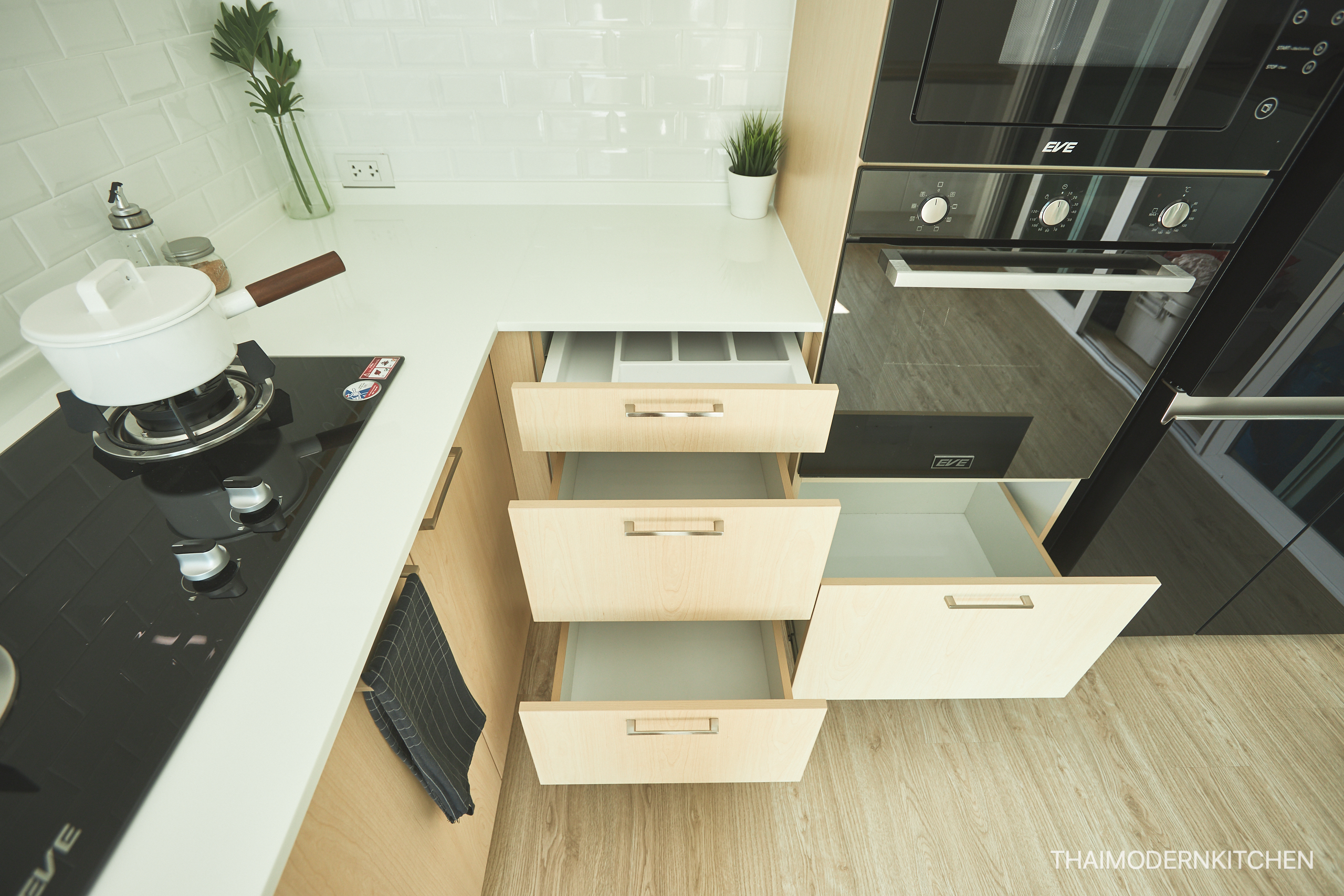 ครัวบิ้วอิน ตู้บน 4.89 +ล่าง รวมตู้เต็มสูง 220 cm