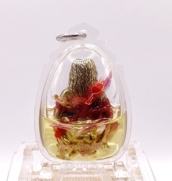 หลวงพ่อเมียน กัลยาโณ วัดจะเนียงวนาราม อีเป๋อดูดทรัพย์ มหาเสน่ห์ แช่น้ำมันว่านดอกทอง สีแดง KM009