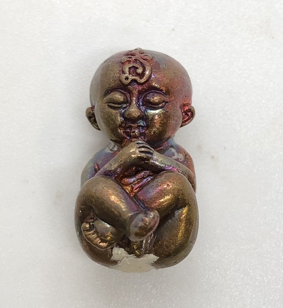 หลวงพ่อเมียน วัดบ้านจะเนียง กุมารดูดรกมหาเฮง รุ่น มหาเสน่ห์พันล้าน KM113