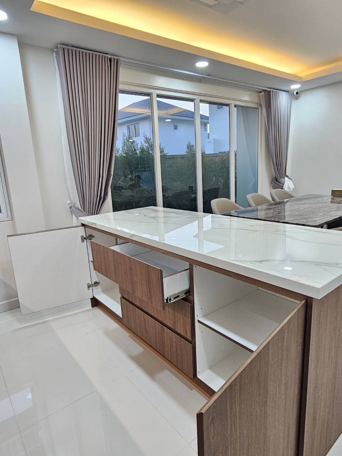 ครัวบิ้วอิน ราคา 180,000 หินเบิ้ลขอบ ตู้เย็นบิ้วอิน