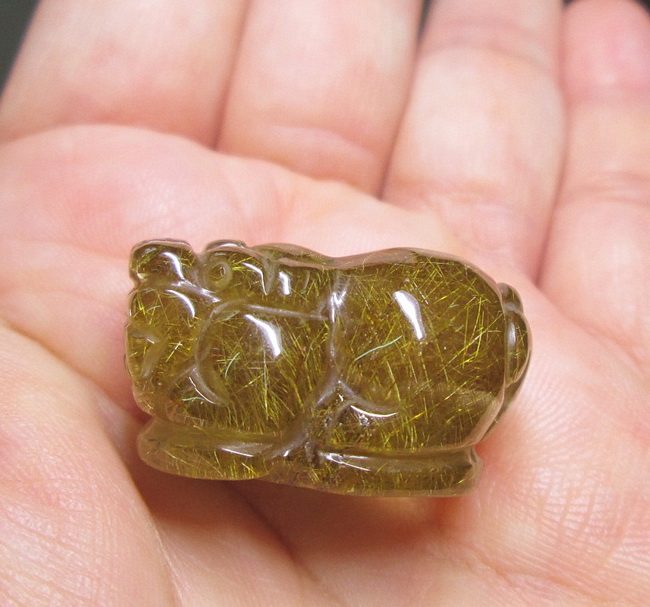 ปี่เซี๊ยะแกะสลักจากไหมทอง