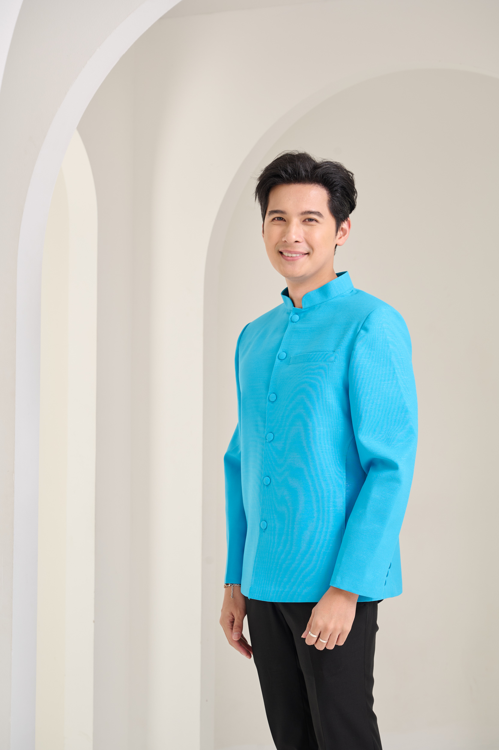 เสื้อผ้าฝ้ายแพรเงิน คอพระราชทานแขนยาว สีฟ้าเข้ม ไซส์ M