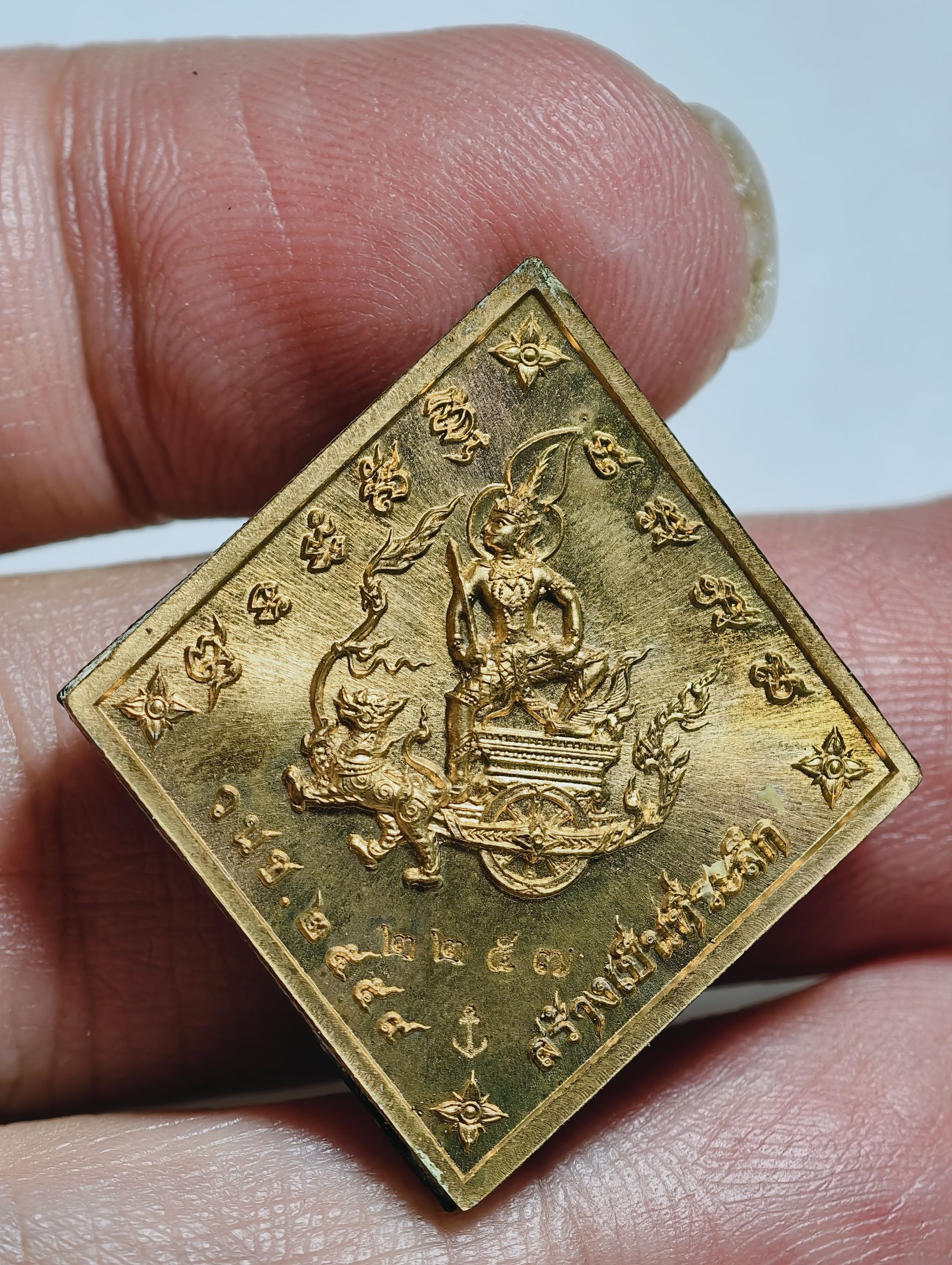 กรมหลวงชุมพร เหรียญที่ระลึก บูรพาบารมี สีมีซีดตามอายุ AC3636