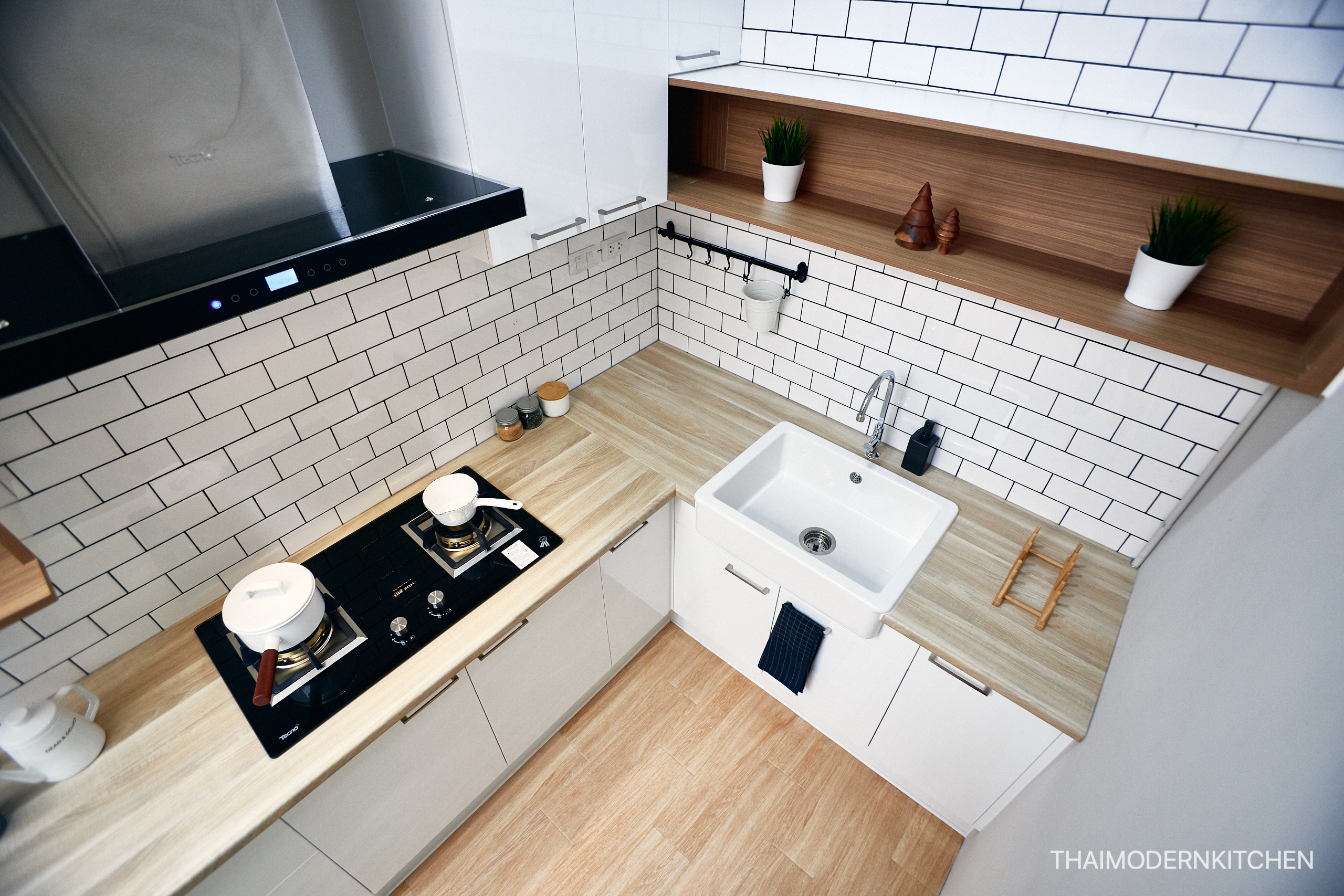 ครัวบิ้วอิน หมู่บ้าน Cher วงแหวน-สาทร 2 .4 ตู้ล่าง+บน 1.14 ตู้ล่าง + ชั้นญี่ปุ่น