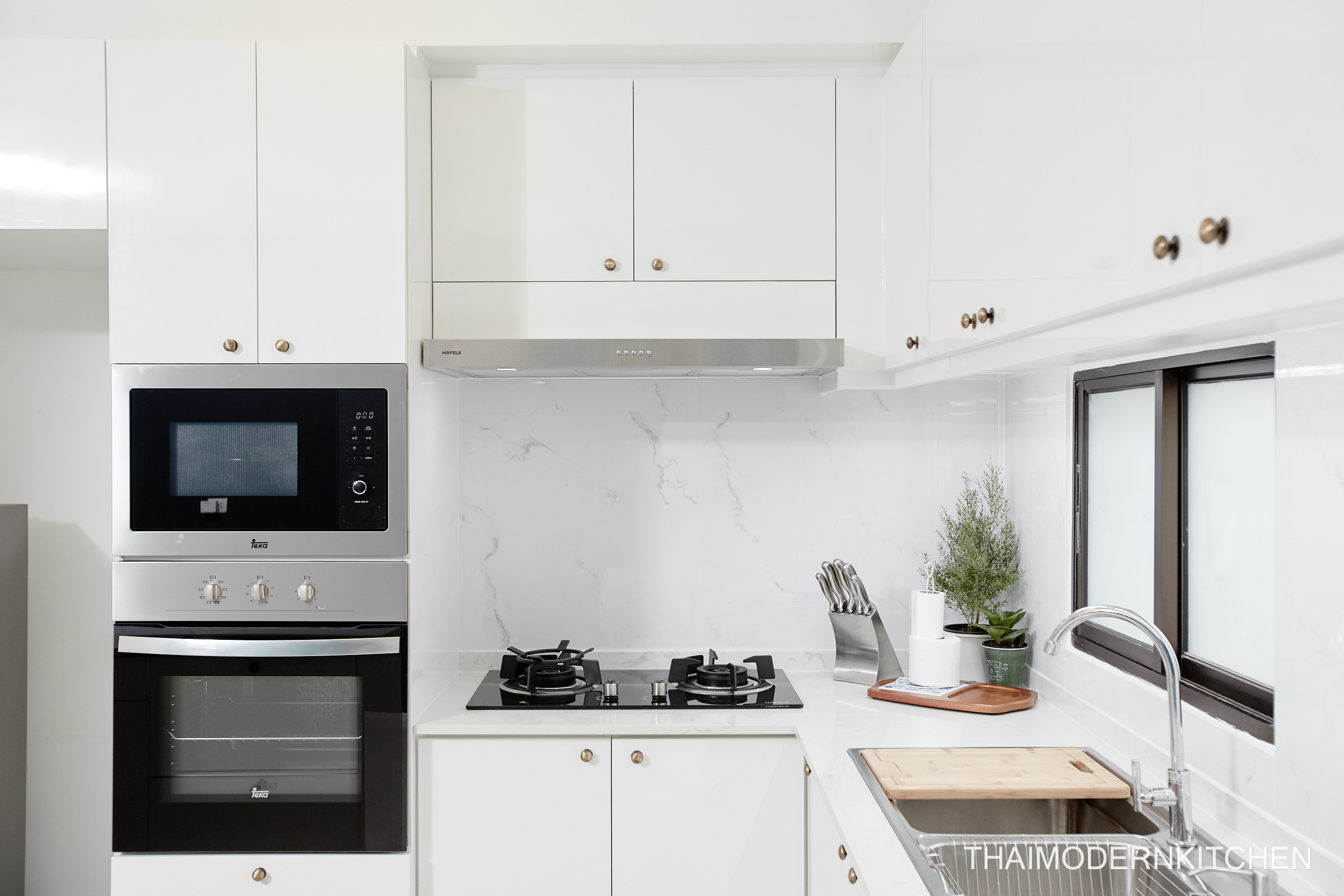 1.7×1.2 ตู้บน+ล่าง 0.9 ตู้เต็ม 0.9 ตู้บนเหนือตู้เย็น