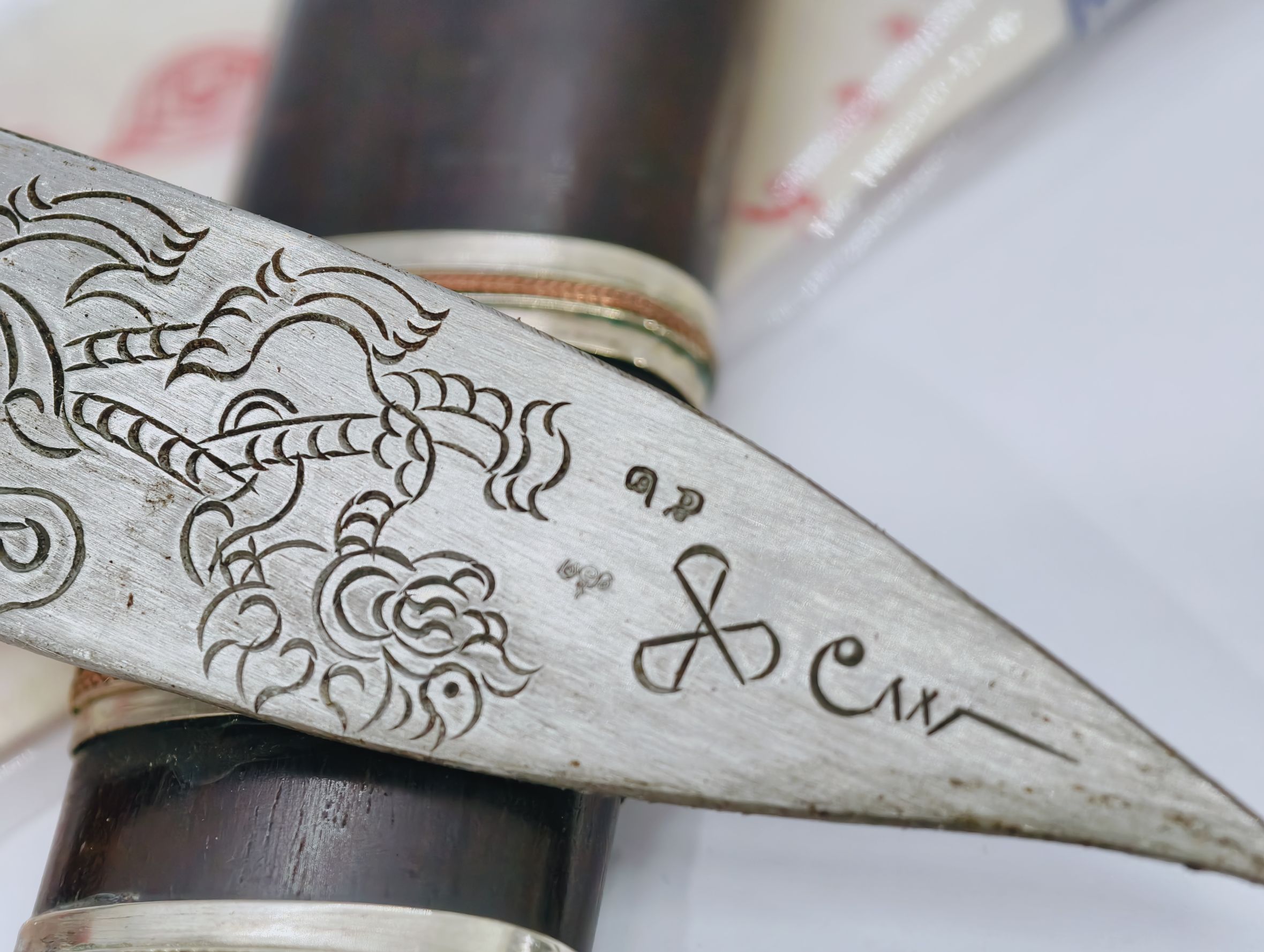 หลวงพ่อยอด โกสโล วัดตะคร้อ มีดหมอเทพศาสตรา รุ่น ชนะมาร เทพศาสตราวุธ รุ่นชนะมาร พระครูพิพิธธรรมาวิภัช (หลวงพ่อยอด โกสโล) วัดตะคร้อ จ.นครราชสีมา ไม้เสาโบสถ์เก่า ด้ามท้าวเวส สารพัดปราบ ใหญ่ (KA2855)