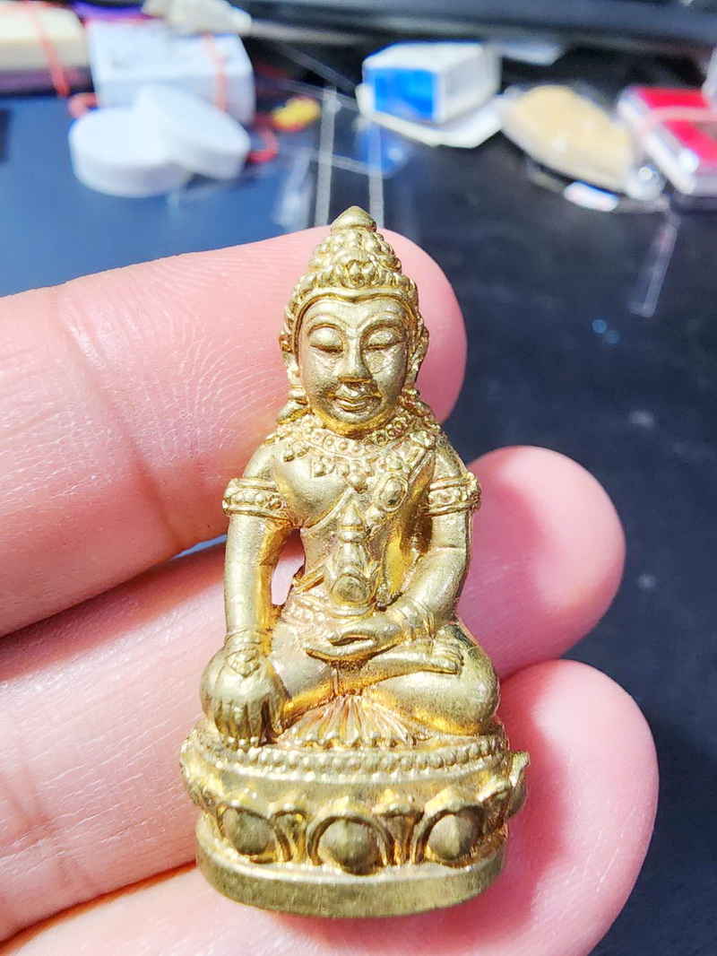 พระกริ่งนเรศวร ขึ้นเหนือ กล่องเดิม พิธีใหญ่ วัดศรีดอนชัย จ.แม่ฮ่องสอน, วัดพระสิงห์ วรมหาวิหาร จ.เชียงใหม่, วัดพระธาตุหริภุญชัย จ.ลำพูน, วัดศรีชุม ในอุทยานประวัติศาสตร์สุโขทัย และวัดพระพุทธชินราช จ.พิษณุโลก (AB5334)