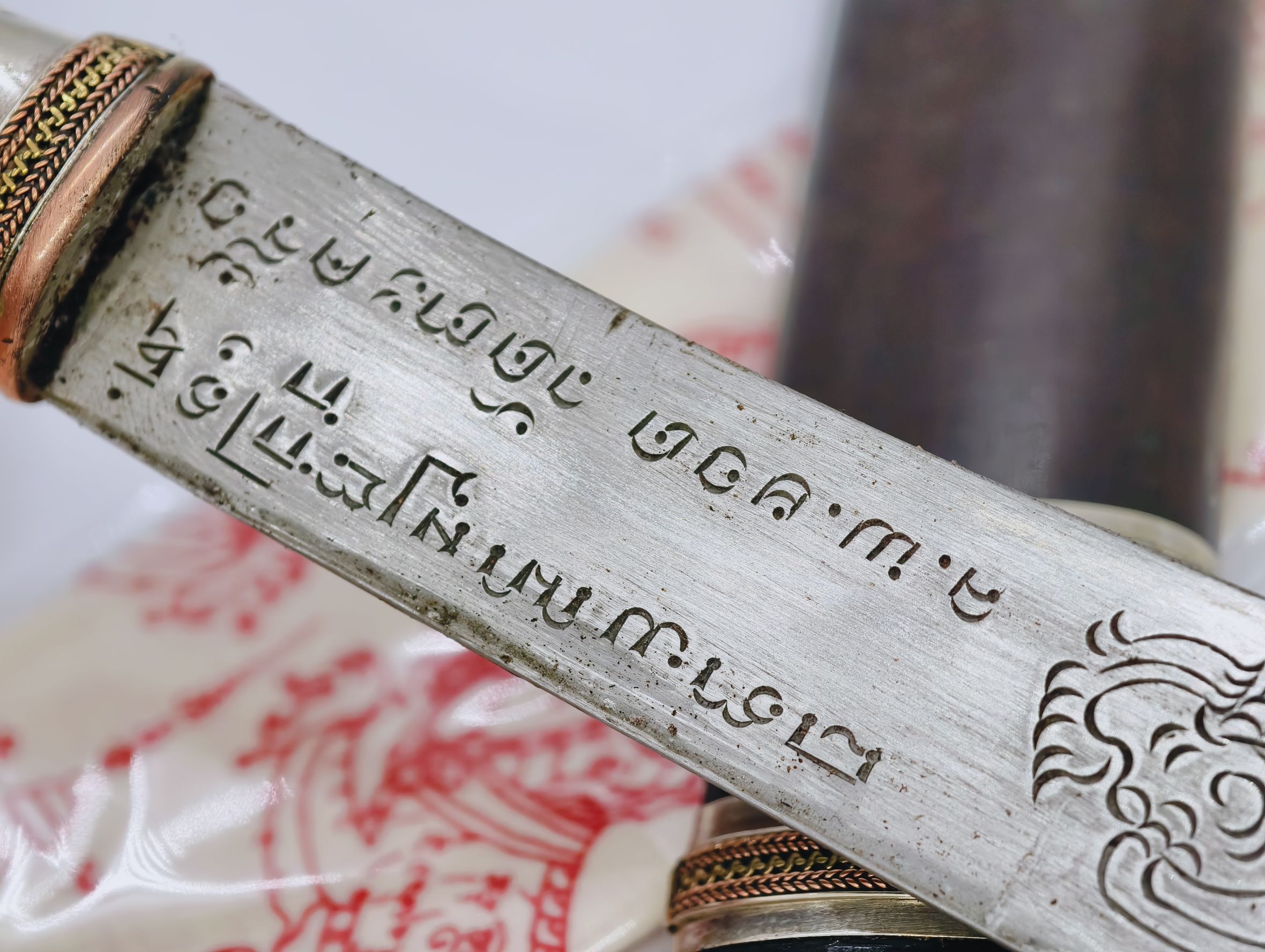 หลวงพ่อยอด โกสโล วัดตะคร้อ มีดหมอเทพศาสตรา รุ่น ชนะมาร เทพศาสตราวุธ รุ่นชนะมาร พระครูพิพิธธรรมาวิภัช (หลวงพ่อยอด โกสโล) วัดตะคร้อ จ.นครราชสีมา ไม้เสาโบสถ์เก่า ด้ามท้าวเวส สารพัดปราบ ใหญ่ (KA2855)