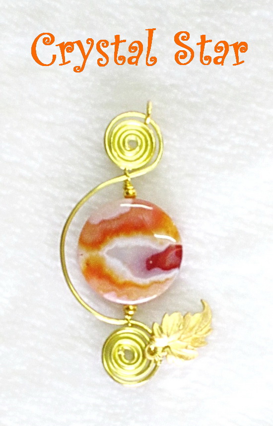 จี้ทองเหลืองและแผ่นคาร์นีเลียน