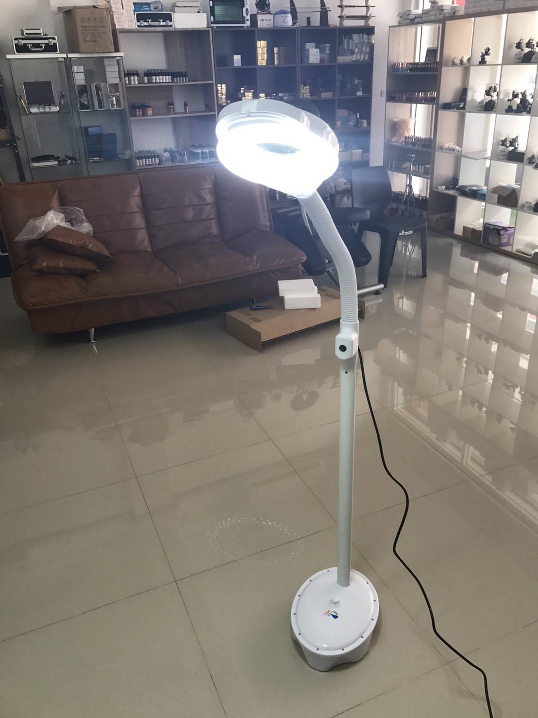 โคมไฟ LED ตั้งพื้น