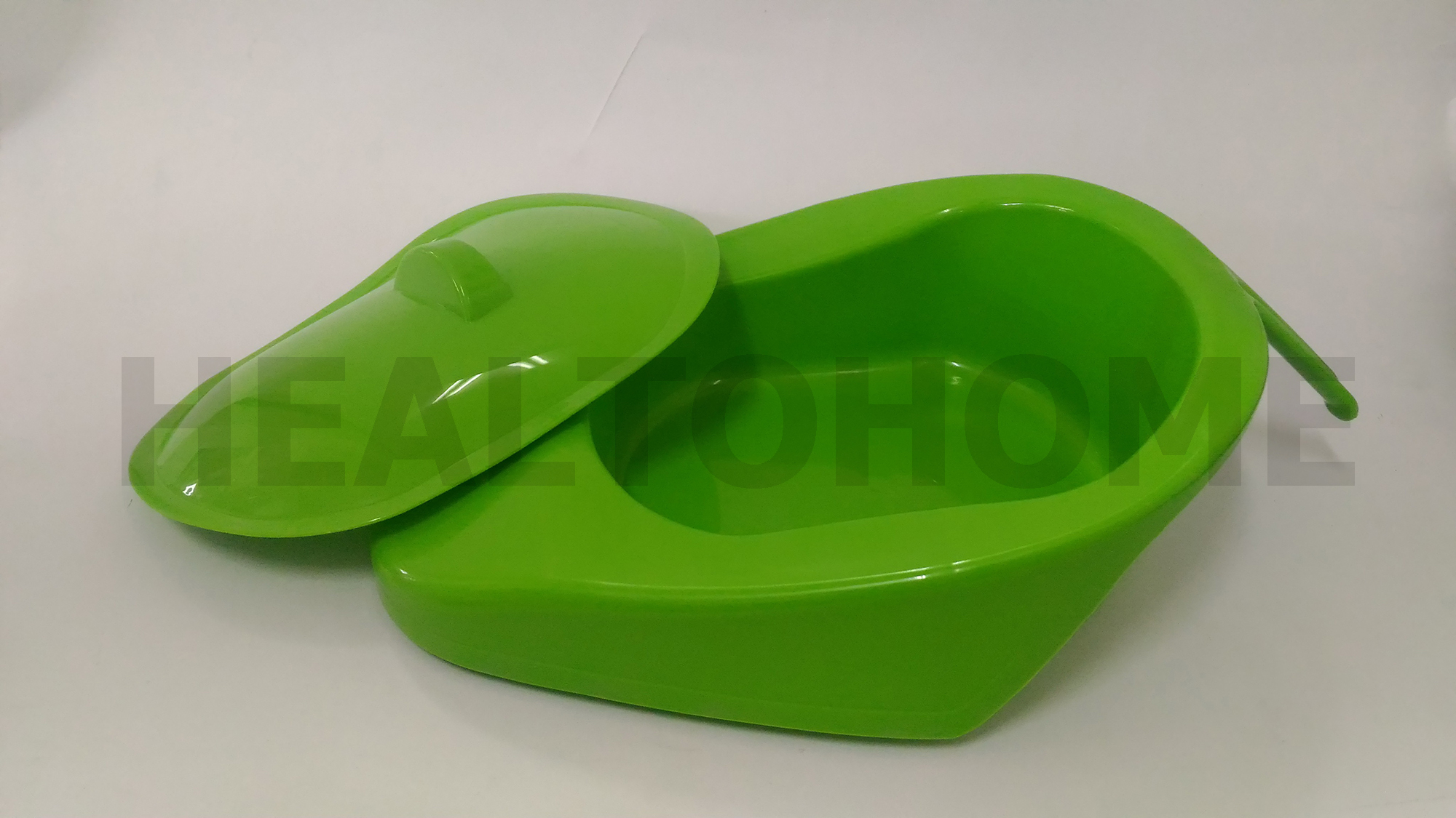 หม้อนอนพลาสติก หน้าลาด มีหูจับ พร้อมฝาปิด